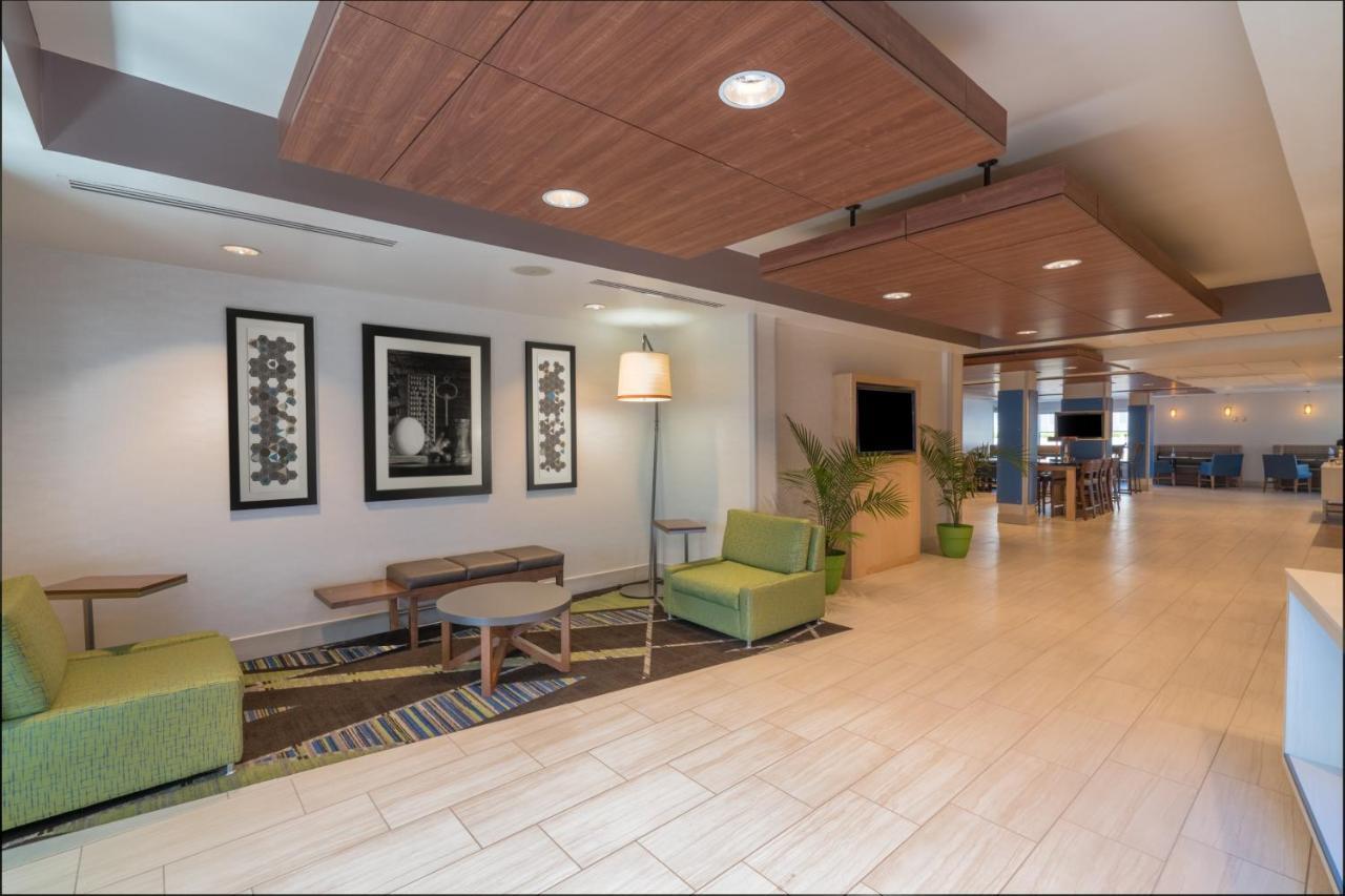 Holiday Inn Express Radcliff Fort Knox By Ihg Dış mekan fotoğraf